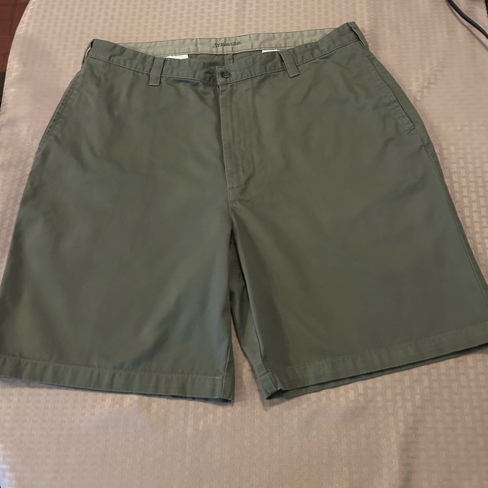 ST. JOHNS BAY MEN’S SHORTS